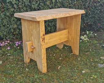 Mittelalterlicher Steckstuhl im Stil der Wikinger