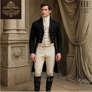 Può includere: Un uomo in un frac nero, gilet color crema e pantaloni abbinati, con stivali neri. Il logo The Regency Store è visibile in alto a destra e in alto a sinistra. L'outfit ricorda l'abbigliamento formale storico.