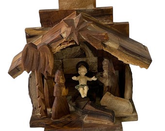 Szopka z drewna oliwnego z zabytkowym Jezusem. Autentyczna, ręcznie wykonana szopka z Betlejem.