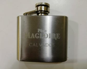 Petaca de acero inoxidable para whisky Pere Magloire Calvados de 74 ml (2.5 oz) de estilo vintage.