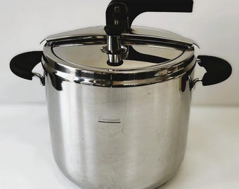 Szybkowar Amelia 26 cm, pojemność 12 l, wyprodukowano we Włoszech, stal nierdzewna 18/10