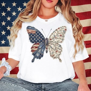 Maglietta con bandiera americana e farfalla, maglietta floreale per il 4 luglio, t-shirt grafica patriottica, solo stampa, nessuna toppa inclusa