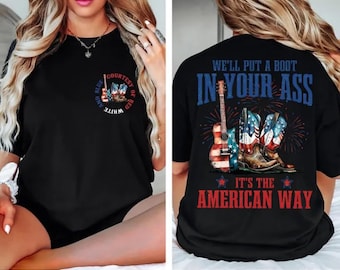 Cortesía de la camiseta roja, camiseta roja, blanca y azul, camiseta Toby Keith We'll Put A Boot, camiseta del 4 de julio, camiseta Toby Keith