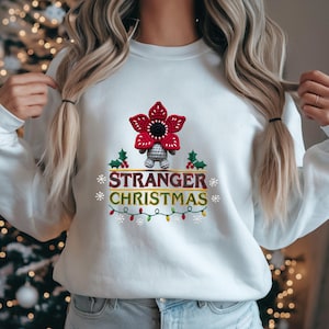 Stranger Christmas Faux Garn Amigurumi PNG, Christmas Show Character PNG, Julklapp (Digital Fil)