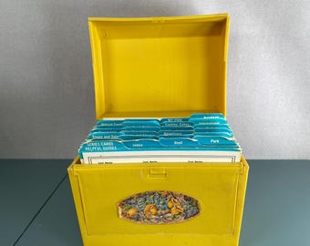 Vintage receptlåda i gul plast | Retro kökskortslåda från 1970-talet, Curtin Publications