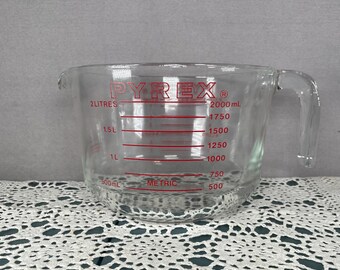 Pyrex 8 Cup Glass Measuring Cup | # 565 Large 2L Batter Bowl Red
