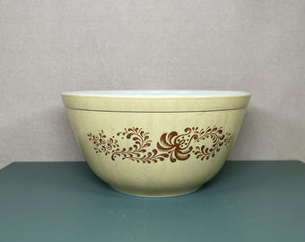 Pyrex Homestead-mengkom #402 vintage bruin gebloemd 1,5 l lichtbruin gespikkeld glas
