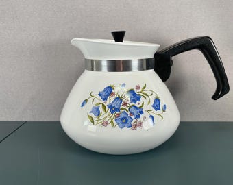 Bule Corning Ware Canterbury Blue Bell para 6 xícaras, modelo P-104, década de 1970, em cerâmica pirotécnica vintage.