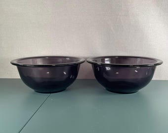 Vintage Pyrex Ametist Lila Glasblandningsskålar Set om 2 | Modell 322 1L