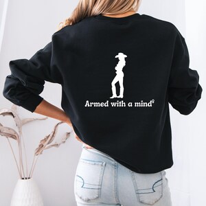Sudadera "Armada con Mente", camiseta feminista para mujer | Sudadera vaquera, regalo de amor propio, declaración de poder femenino, jersey de igualdad