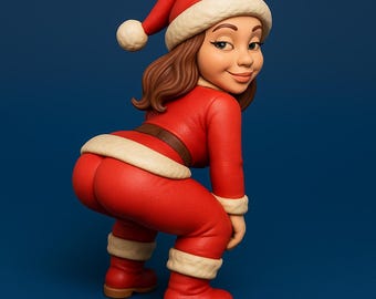 Puede incluir: Figura de una mujer con un traje de Papá Noel, que incluye un mono rojo, un gorro y botas con ribetes blancos. La figura está en cuclillas, con un cinturón marrón y cabello castaño. El fondo es azul liso.