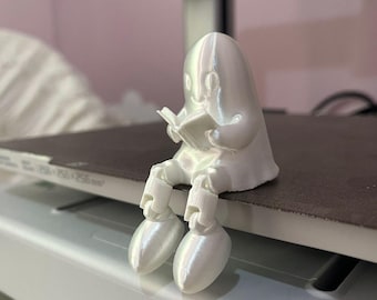 Duch czytający z ruchomymi nogami – figurka na półce siedzącej – plik do druku 3D