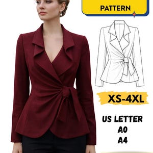 Puede incluir: Un juego de tres tazas de cerámica con un acabado mate moteado. Cada taza presenta un color diferente: azul claro, crema y gris. Las tazas tienen un diseño simple y moderno y un asa cómoda.