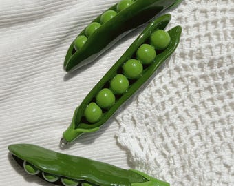 エンドウ豆のネックレス | ポリマークレイで作った野菜デザインの手作りジュエリー