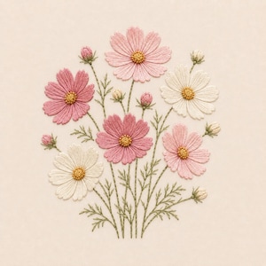 Può includere: Un ricamo raffigurante un bouquet di fiori cosmea nelle tonalità del rosa e del bianco. I fiori hanno centri gialli e sono circondati da sottili steli verdi e foglie delicate, il tutto cucito su una superficie di tessuto beige chiaro.