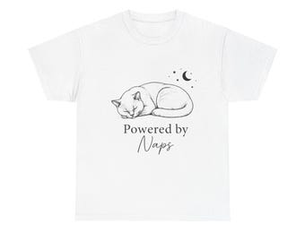 Sovande katt "Powered by naps" T-shirt | Naps Today Energy Tomorrow T-shirt