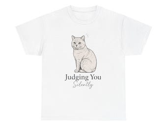 Sittande katt "Dömer dig" t-shirt