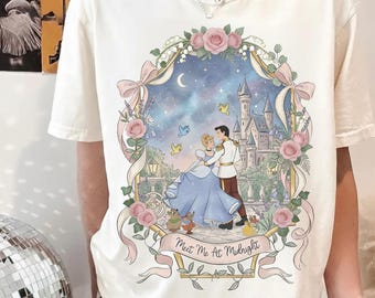 Vintage Disney Schloss Aschenputtel Kutsche Kokette Bogen Komfort Farben Shirt, Treffen Sie mich um Mitternacht Blumengrafik Shirt, Disney Prinzessin Shirt