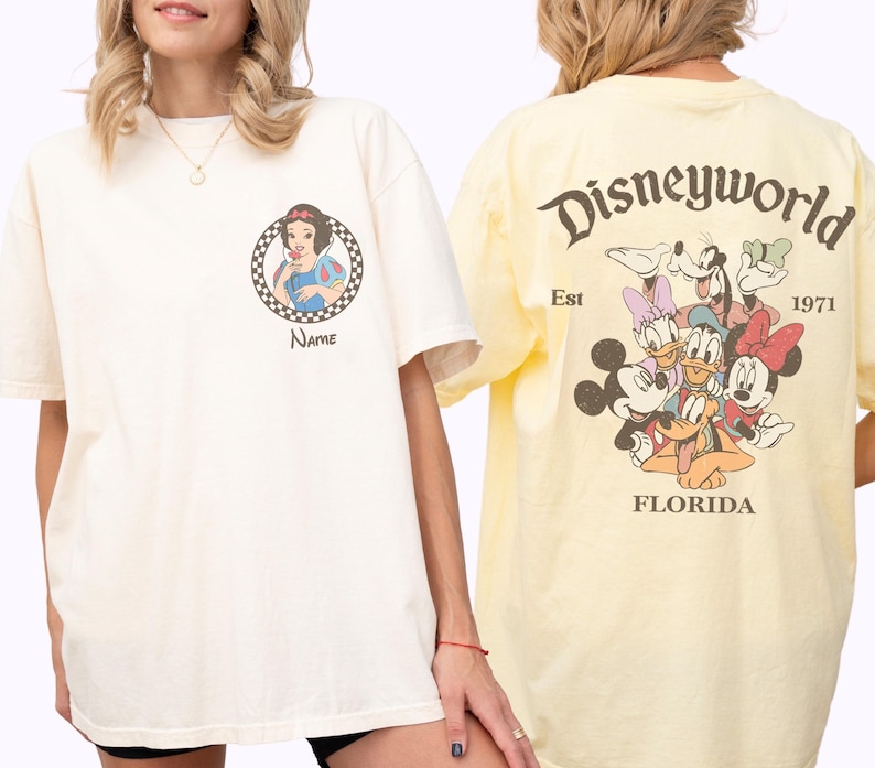 Retro Disneyworld Mickey en vrienden comfortshirt aangepaste naam Disney familie 2026 shirts Disneyworld reis T-shirt Disney familie vakantie shirt afbeelding 6