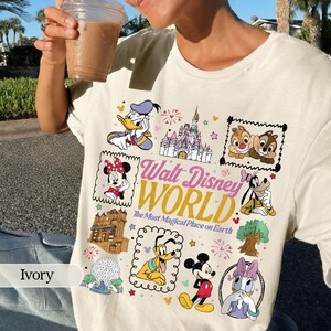Vintage Micky Disneyworld Komfort Farben Shirt, Retro Micky und Freunde Shirts, Walt Disneyworld T-Shirt, Disney 2026 Reise Disney Urlaub T-Shirt Bild 2