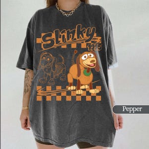 Puede incluir: Un juego de tres tazas de cer&aacute;mica con un acabado moteado y mate. Las tazas son de color crema, gris claro y gris oscuro. Cada taza tiene un dise&ntilde;o simple y minimalista y un asa redondeada.