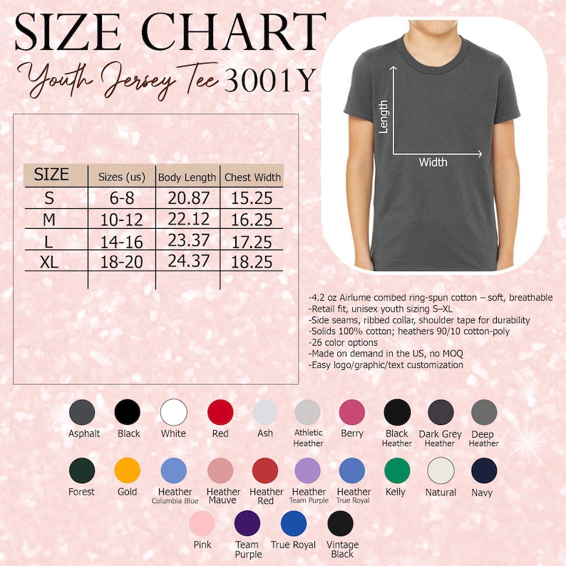 K&ouml;nnte beinhalten: Eine wei&szlig;e Keramik-Tasse mit schwarzem Henkel und dem Text "But First, Coffee" in schwarzer, handschriftlicher Schrift. Die Tasse steht auf einer wei&szlig;en Oberfl&auml;che.