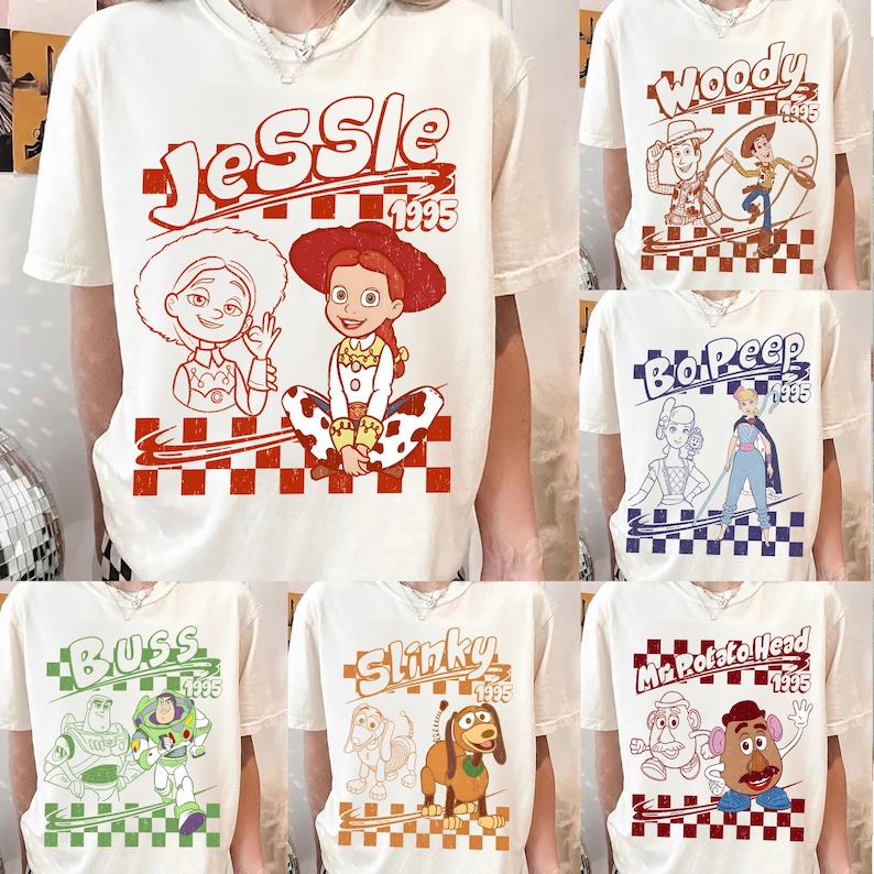 Camiseta cómoda vintage de Disney Pixar Toy Story con todos los personajes: Woody, Buzz, Jessie y Bo Peep. Camiseta a cuadros a juego para toda la familia Disney. imagen 2