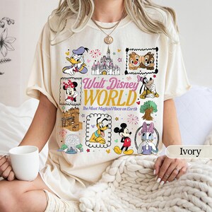 Vintage Micky Disneyworld Komfort Farben Shirt, Retro Micky und Freunde Shirts, Walt Disneyworld T-Shirt, Disney 2026 Reise Disney Urlaub T-Shirt Bild 4