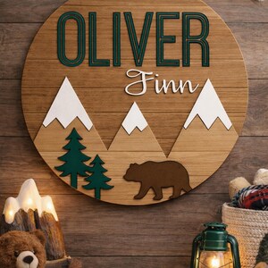 Berg Bäume Bär Baby Kinderzimmer Namensschild Digital Cut File Laser Holz svg pdf jpg dxf Schneidevorlage Türschild Bild 2