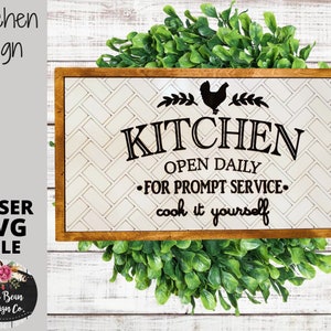 Keukenhaan Open Dagelijks Teken SVG-bestand Tafelbladbord met Ezel Houten Sjabloon Glowforge Bestand Digitale Cut Lasersnijden
