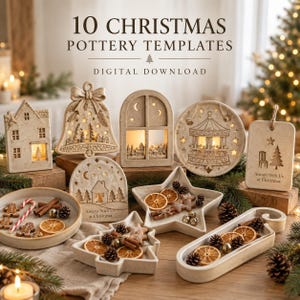 Puede incluir: Una colección de 10 plantillas de cerámica navideña con adornos de cerámica clara en forma de casa, campana, ventana, carrusel y rectángulo, junto a platos con forma de estrella y árbol rellenos de rodajas de naranja seca y canela.