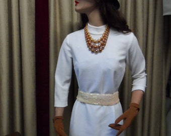 Robe, véritable blanc neige des années 1960