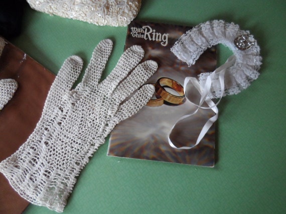 Gloves, Cream, Crochet 1960s - image 1