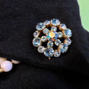 Broche, precioso diamante azul.