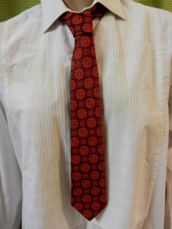 white kipper tie