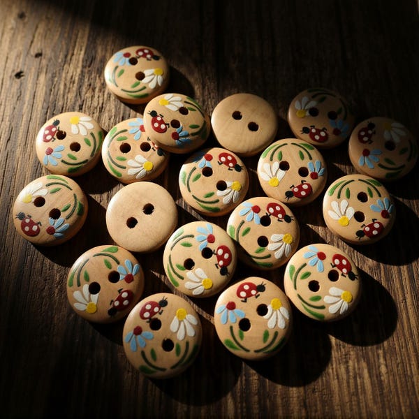 Natural Wood Ladybug Buttons for Sweaters, DIY Crafts, Cardigan, Scrapbooking Decor 25/50pcs
