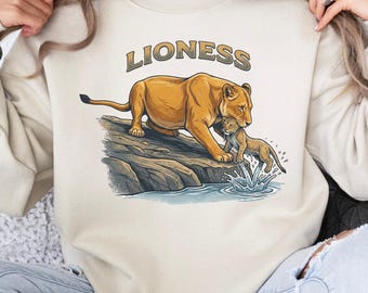 Sudadera de leona, sudadera de mamá fuerte, camiseta de madre protectora, regalo para mujer feroz, sudadera de mamá león, sudadera con cuello redondo y estampado de vida salvaje
