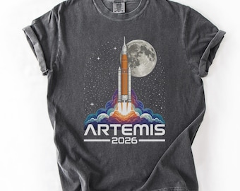 Camiseta Comfort Colors® Artemis 2026, lanzamiento de cohete, camiseta espacial, camiseta inspirada en la NASA, camiseta de la misión lunar, regalo de astronomía, camiseta para amantes del espacio.