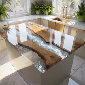 Puede incluir: Isla de cocina moderna con una superficie clara y brillante. La isla presenta un diseño único con secciones de madera natural y un río de resina blanca y fluida. La isla está sostenida por una base de tonos neutros y se encuentra en una cocina luminosa y espaciosa.