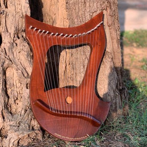18-strängad lyraharpa i rosenträ - Handgjord keltisk lyraharpa för nybörjare och proffs med stämnyckelväska och strängset bild 4