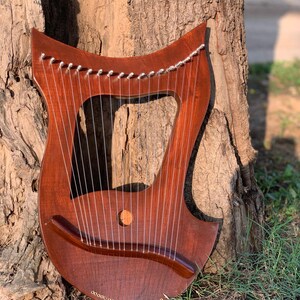 18-strängad lyraharpa i rosenträ - Handgjord keltisk lyraharpa för nybörjare och proffs med stämnyckelväska och strängset bild 6
