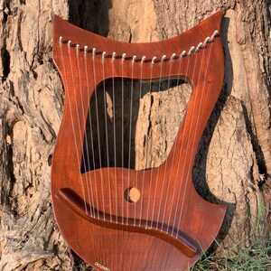18-strängad lyraharpa i rosenträ - Handgjord keltisk lyraharpa för nybörjare och proffs med stämnyckelväska och strängset bild 8