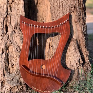 18-strängad lyraharpa i rosenträ - Handgjord keltisk lyraharpa för nybörjare och proffs med stämnyckelväska och strängset bild 5