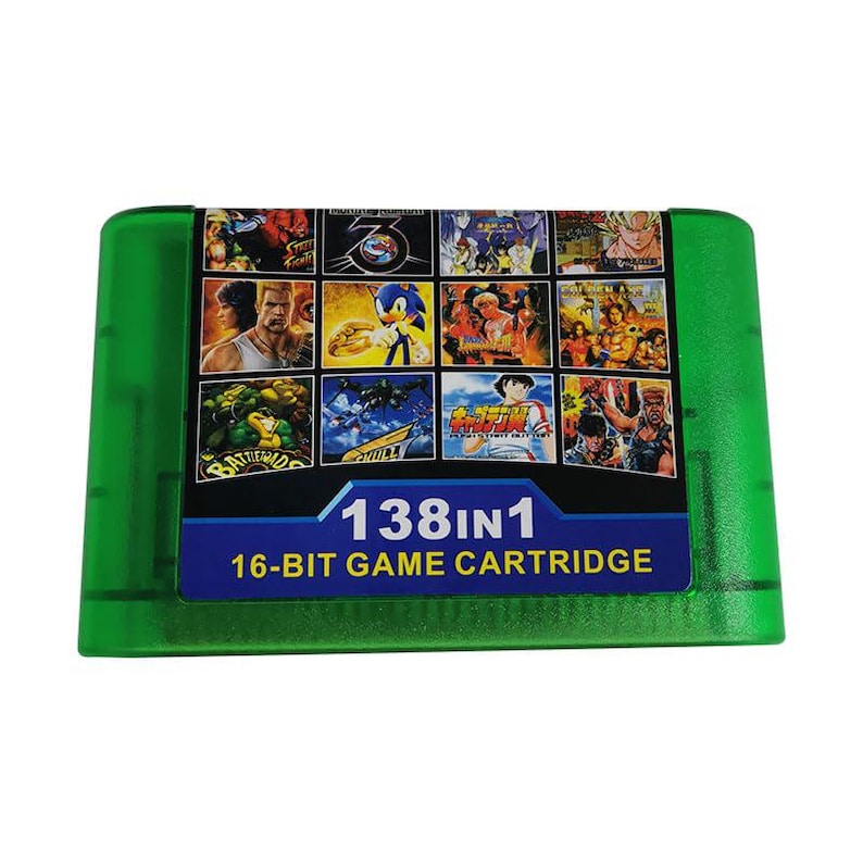 Op de afbeelding: Groene 16-bit game cartridge met een blauw label met de tekst "138 in 1". De cartridge bevat een collage van game-afbeeldingen. De tekst "16-BIT GAME CARTRIDGE" staat op het label.