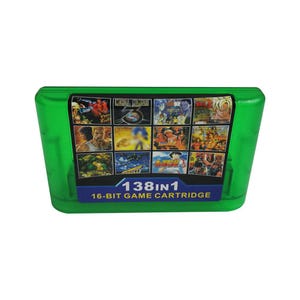 Op de afbeelding: Een groene 16-bit game cartridge met een selectie van game covers. De cartridge heeft de tekst "138 in 1" en biedt een verscheidenheid aan retro games. Een nostalgische game-ervaring.