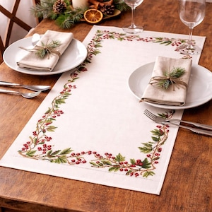 Patrón de punto de cruz con borde de bayas navideñas en PDF / Diseño floral navideño