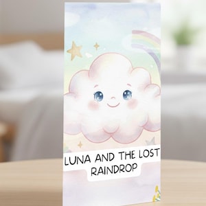Puede incluir: Ilustración en acuarela de una nube sonriente con ojos azules, estrellas y un arcoíris. El texto "LUNA AND THE LOST RAINDROP" se muestra en la parte inferior. El fondo tiene una paleta de colores pastel.