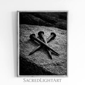 Por sus heridas / Clavos de la Pasión / Arte mural simbólico cristiano