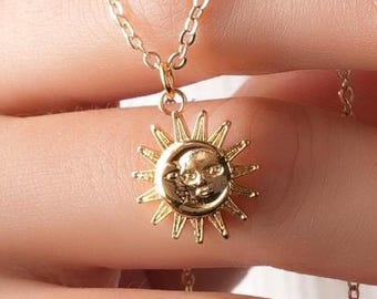Gouden maan- en zonhangerketting met hemelse bedel