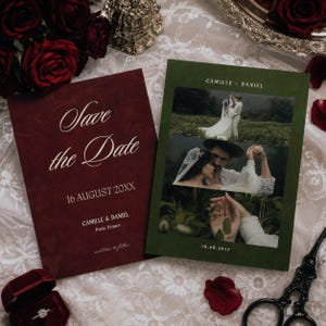 Pu&ograve; includere: Un cartoncino Save the Date rosso scuro con testo bianco Camille & Daniel, 16 August 20XX, Paris, France, e una cartolina fotografica verde scuro con tre immagini di una coppia, i nomi Camille & Daniel e la data 16.08.2027.